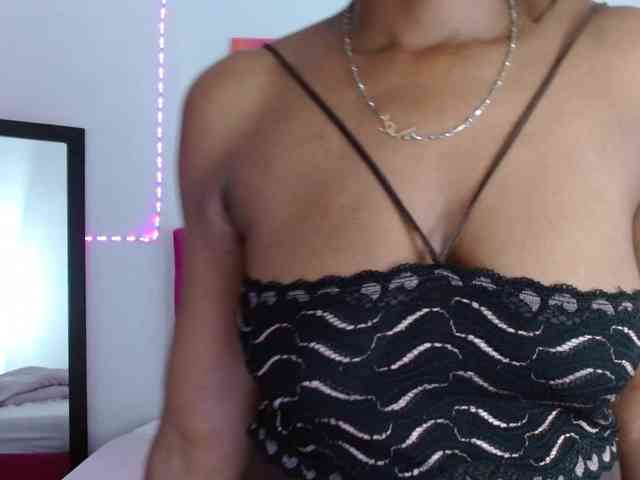 ebony-cougar webcam