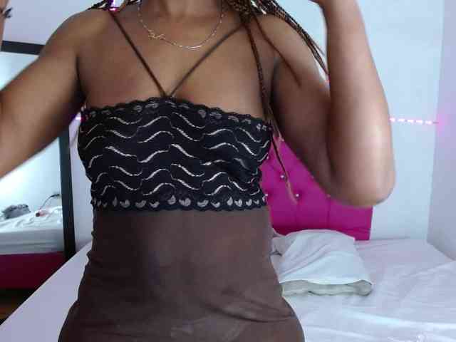 ebony-cougar webcam