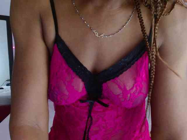 ebony-cougar webcam