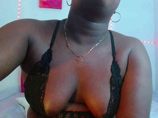 bigass-ebony webcam