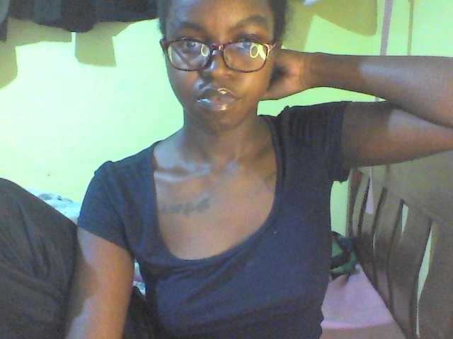 TipQueen webcam bongacams model stream image