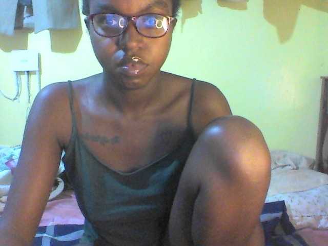 TipQueen webcam bongacams model stream image