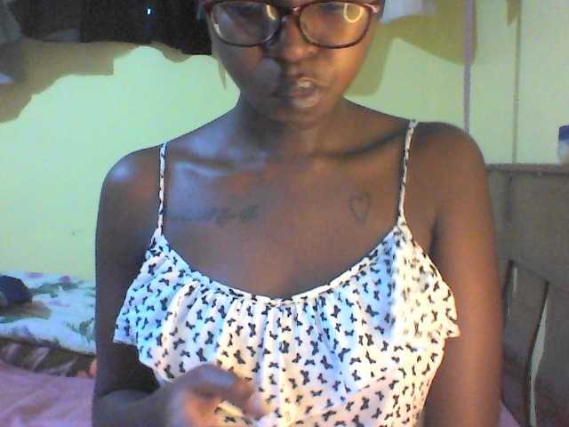 TipQueen webcam bongacams model stream image