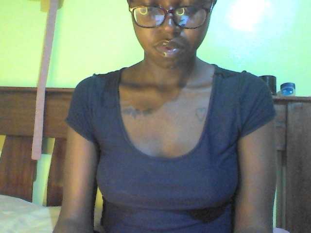 TipQueen webcam bongacams model stream image