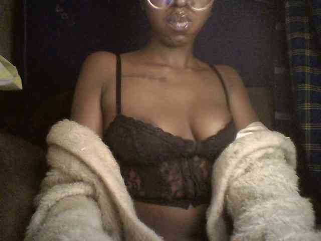 CryptoTipQueen webcam