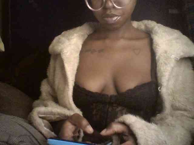 CryptoTipQueen webcam