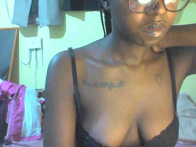Ebonymuse Live Webcam on BongaCams