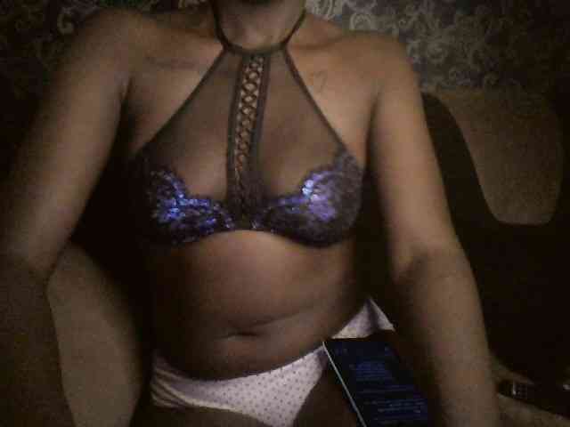 CryptoTipQueen webcam