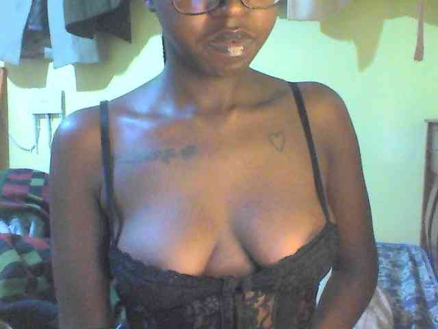 Ebonymuse Live Webcam on BongaCams