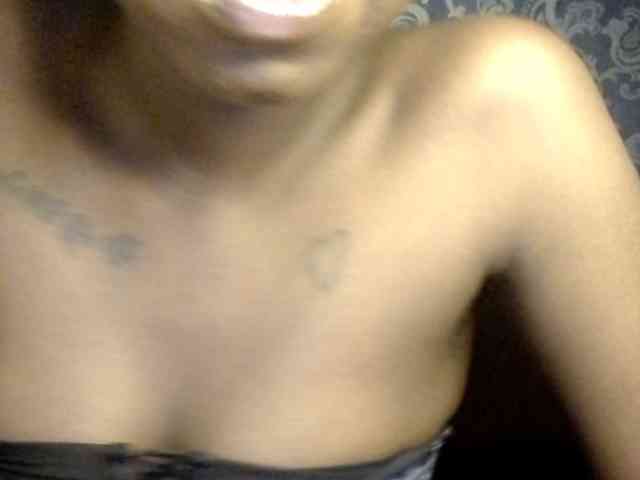 CryptoTipQueen webcam