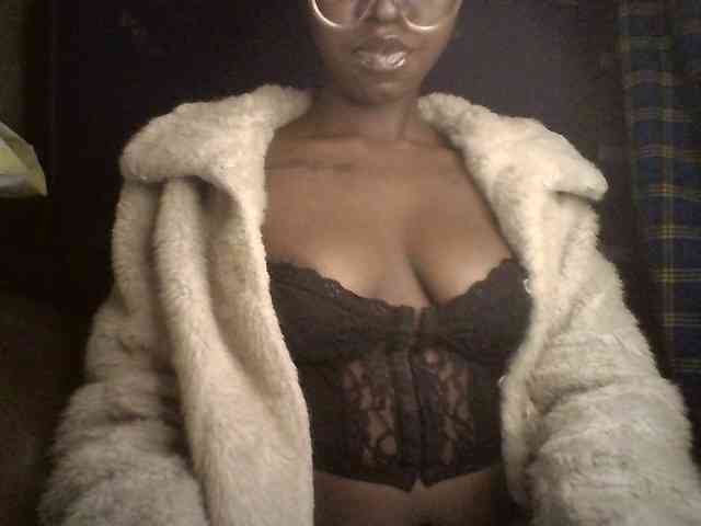 CryptoTipQueen webcam