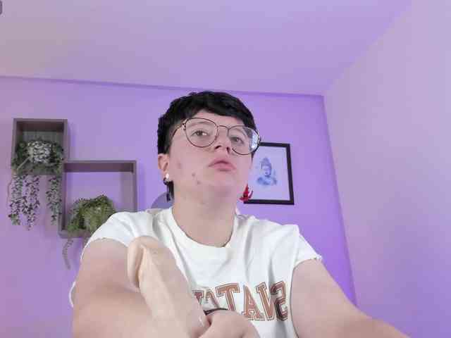 SOPHIA-JONES webcam