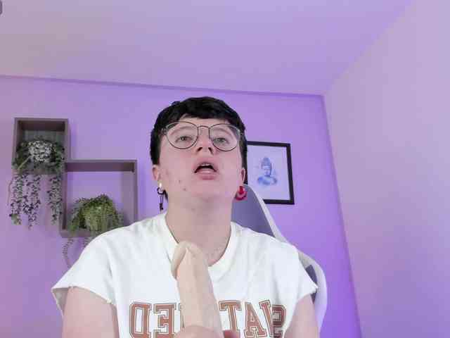 SOPHIA-JONES webcam