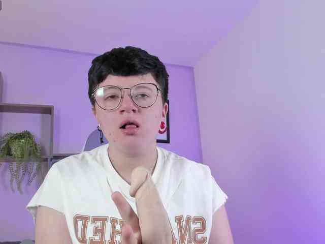 SOPHIA-JONES webcam