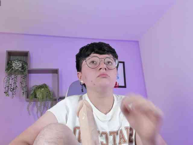 SOPHIA-JONES webcam