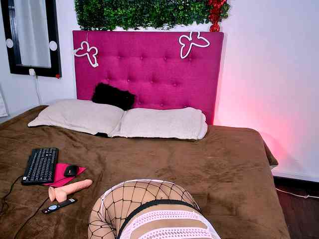Eimy-Lenox webcam