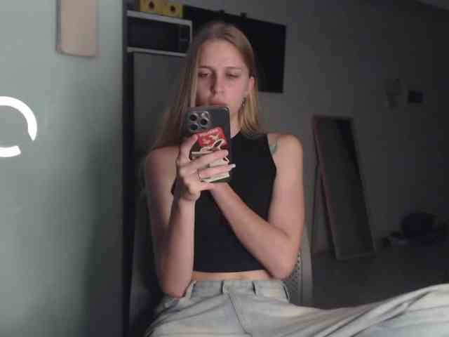 Littlemolly1 webcam
