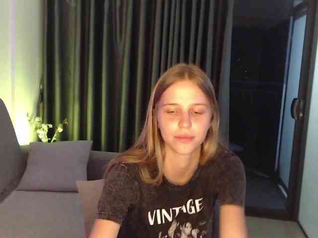 Littlemolly1 webcam