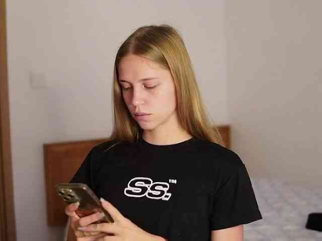 Littlemolly1 webcam