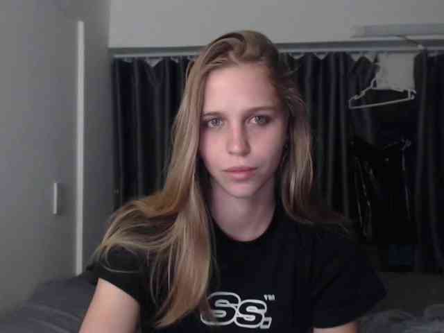 Littlemolly1 webcam