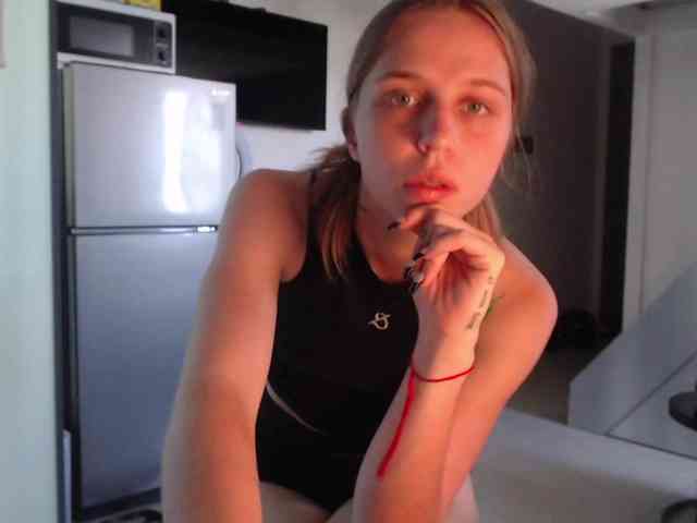 Littlemolly1 webcam