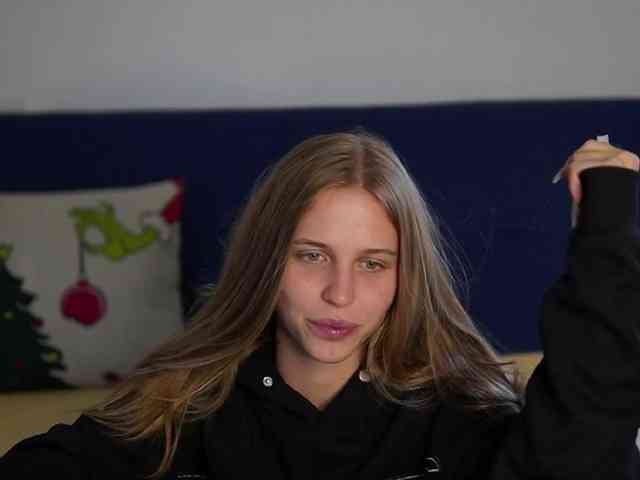 Littlemolly1 webcam