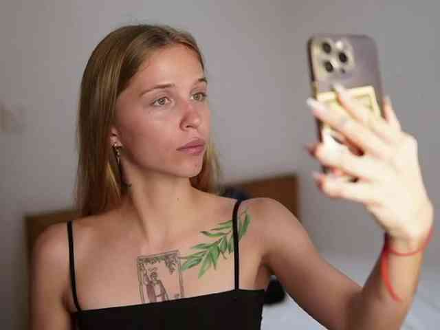 Littlemolly1 webcam