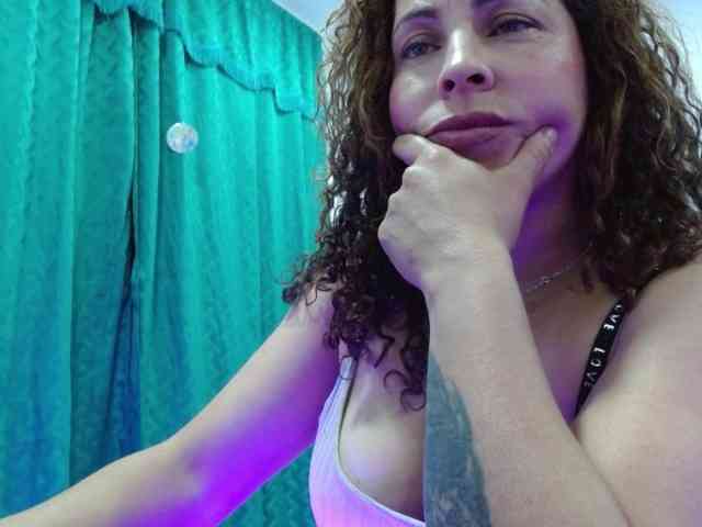 YanisAriel webcam