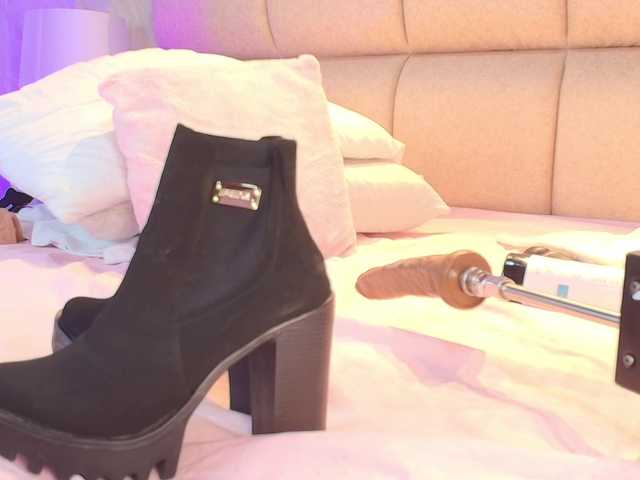 AlaiaMoretti's BongaCams show and profile