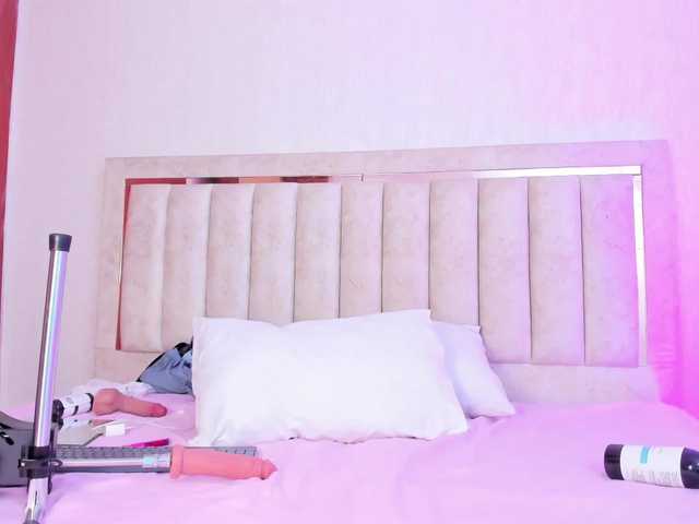 AlaiaMoretti's BongaCams show and profile