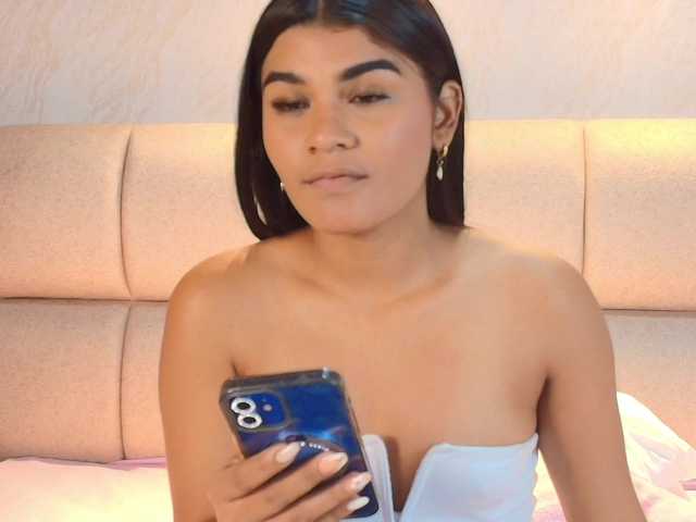 AlaiaMoretti's BongaCams show and profile