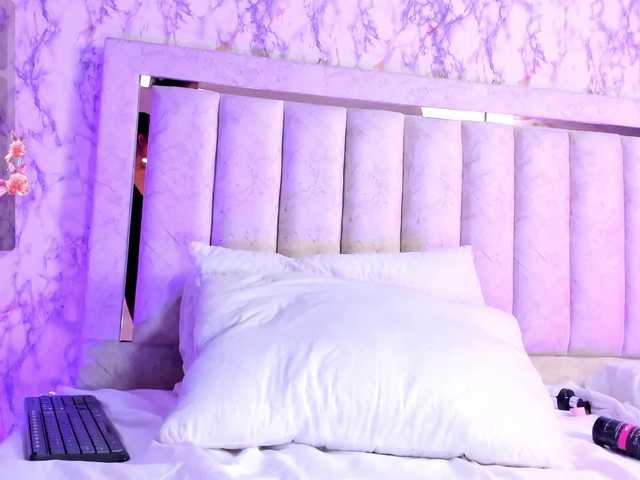 AlaiaMoretti's BongaCams show and profile