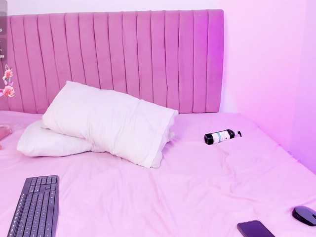 AlaiaMoretti's BongaCams show and profile