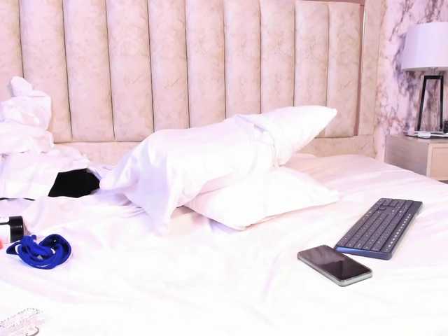  AlaiaMoretti chat room