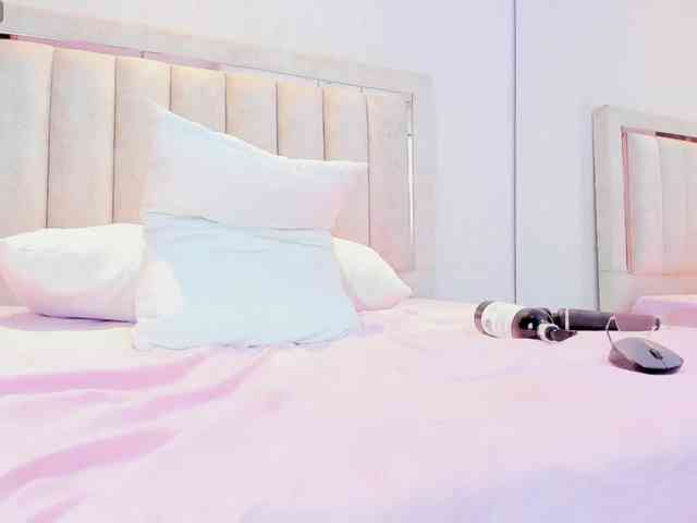 AlaiaMoretti Live Webcam on BongaCams