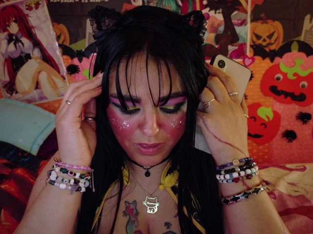 AlizeHentaiMeow from BongaCams is Freechat