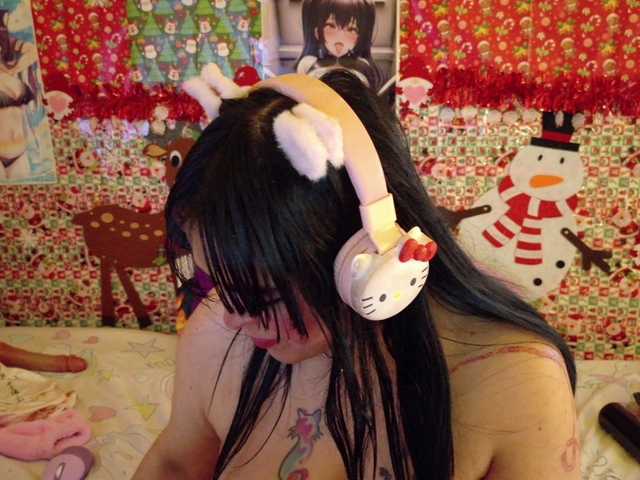 AlizeHentaiMeow's BongaCams show and profile