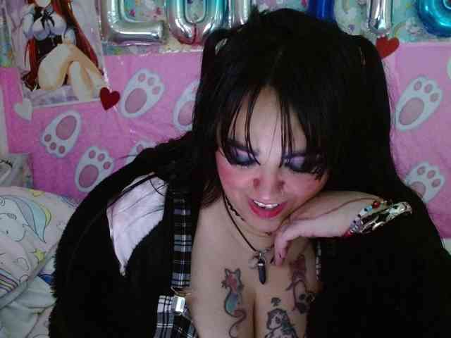 AlizeHentaiMeow webcam