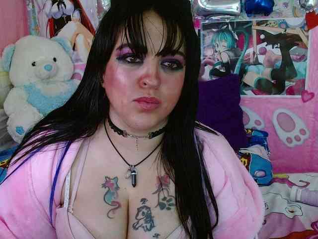 AlizeHentaiMeow webcam