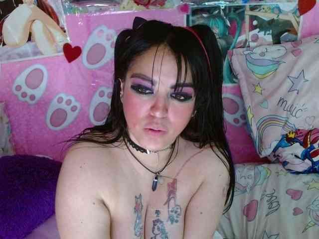 AlizeHentaiMeow webcam
