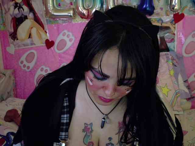 AlizeHentaiMeow webcam