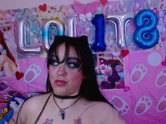 AlizeHentaiMeow webcam