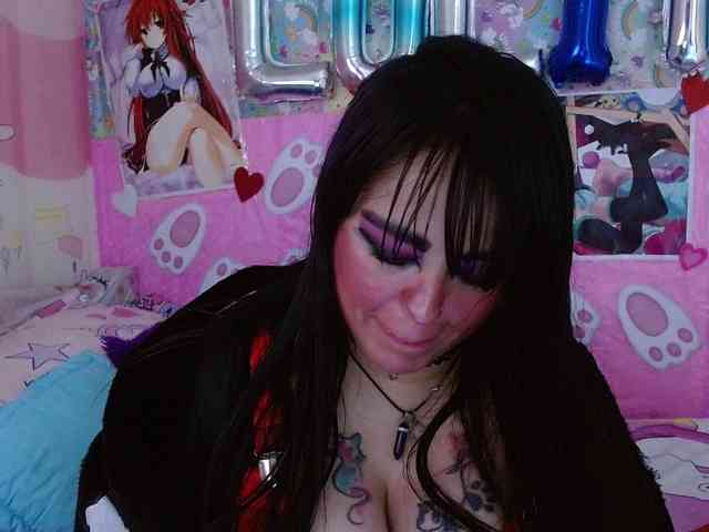 AlizeHentaiMeow webcam