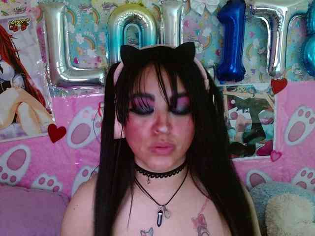 AlizeHentaiMeow webcam