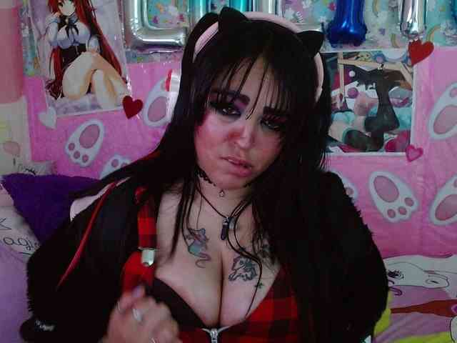 AlizeHentaiMeow webcam