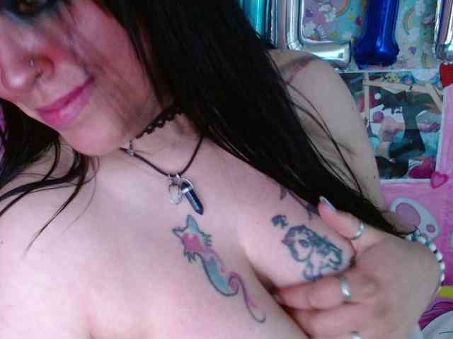 AlizeHentaiMeow webcam