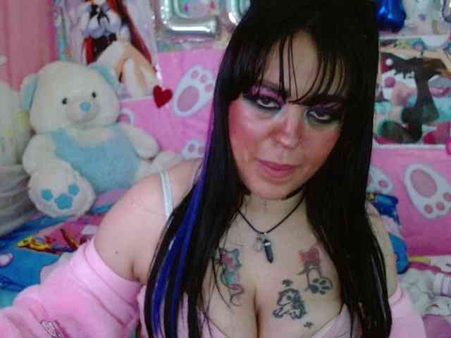 AlizeHentaiMeow webcam