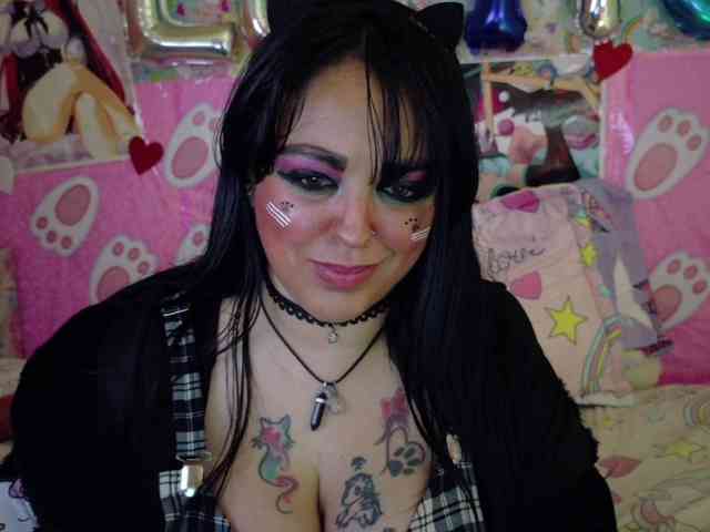 AlizeHentaiMeow webcam