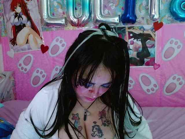 AlizeHentaiMeow webcam