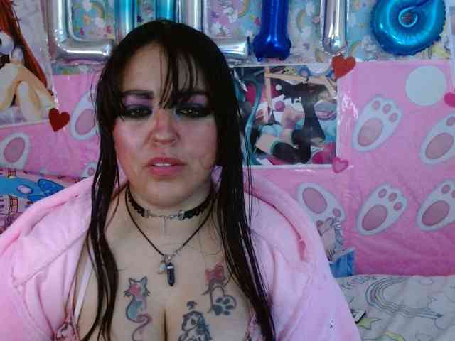 AlizeHentaiMeow webcam